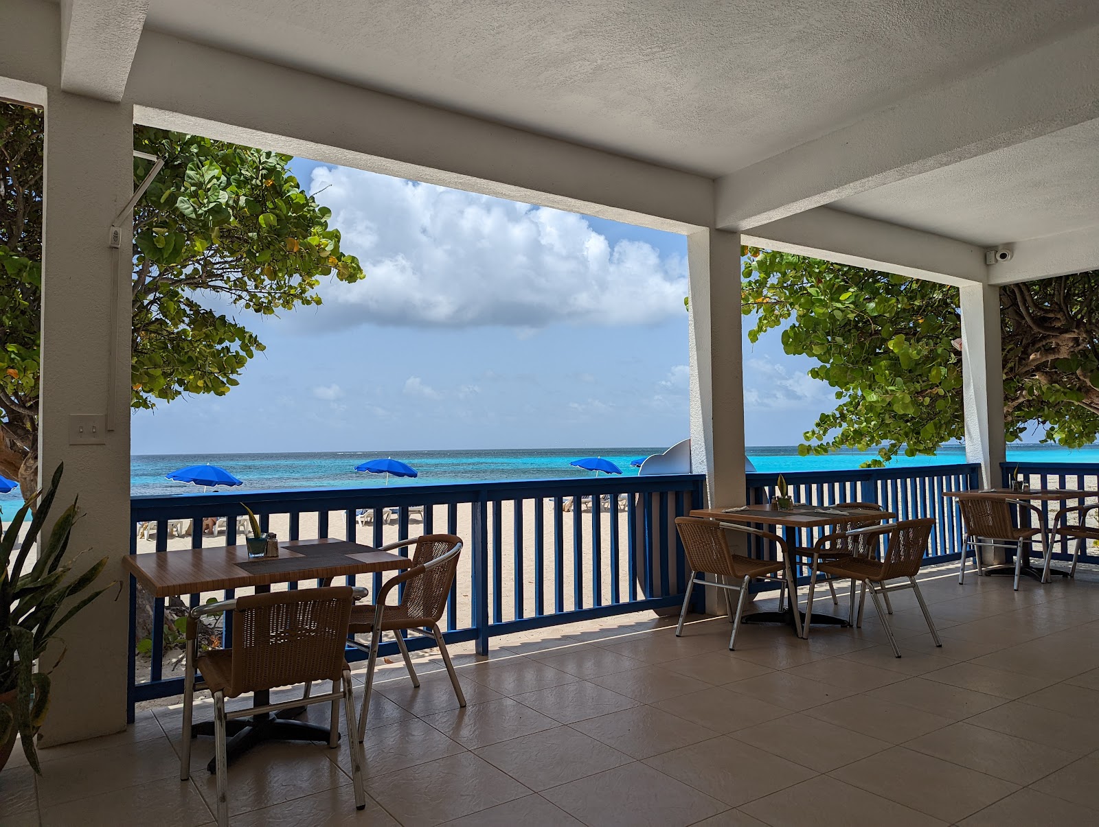 Tropical Sunset Restaurant & Bar