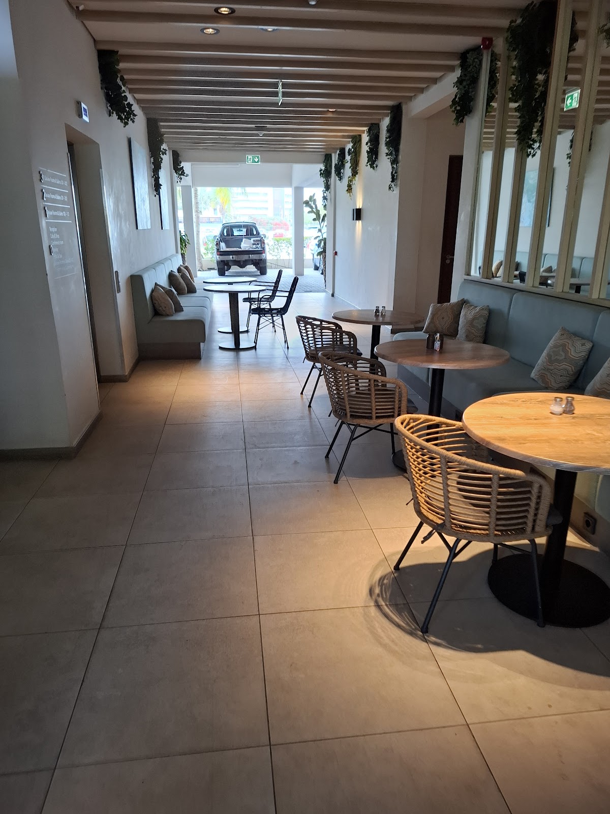Reefs Cafe & Co